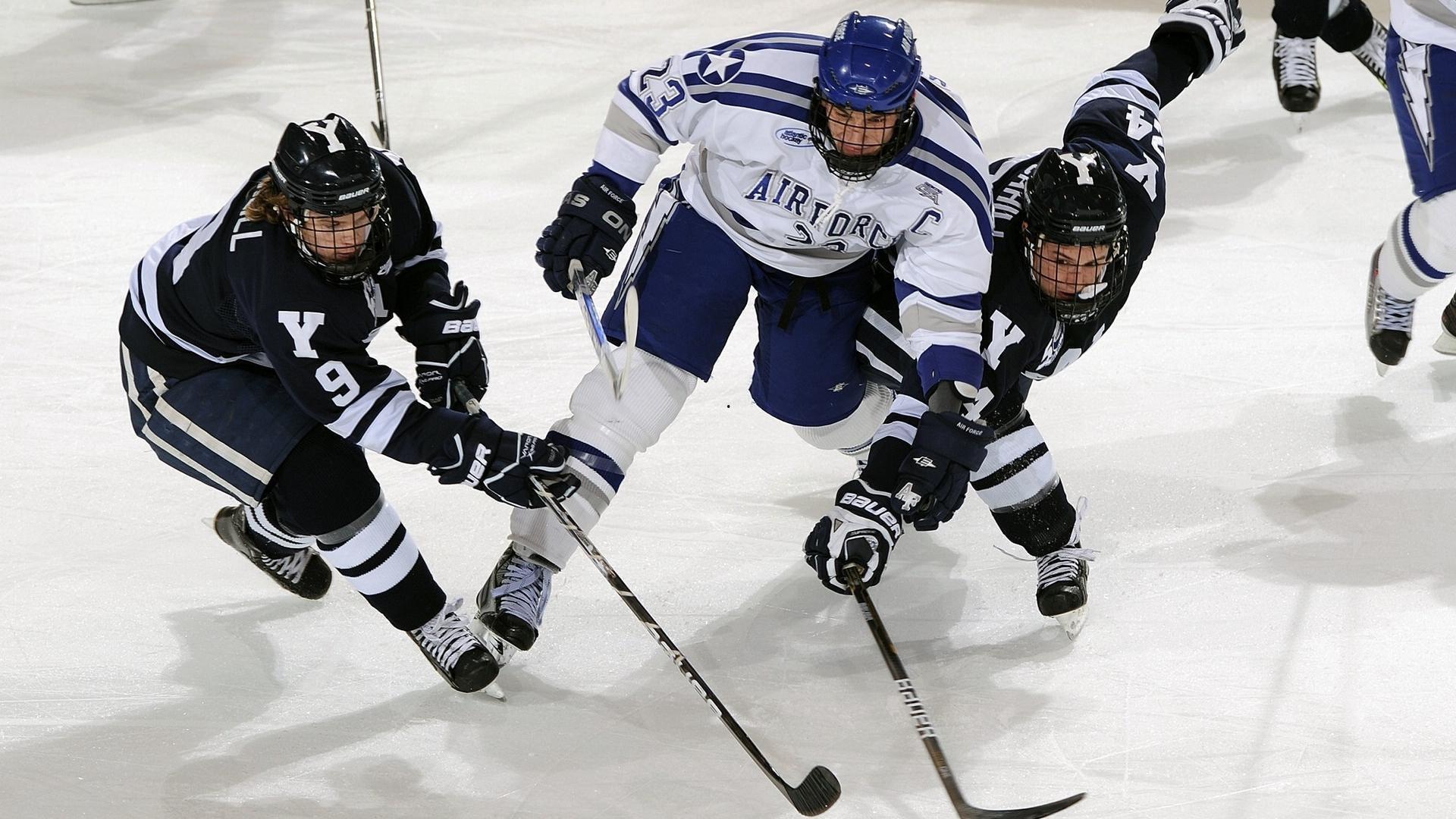 争议判罚点燃赛场怒火！奥斯曼封神之战难敌裁判哨声，美国男篮客场待遇引质疑