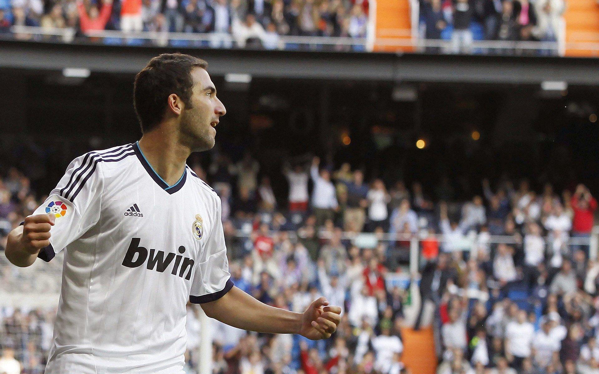 世体聚焦，巴萨锋线魔咒！新赛季13战竟用13套不同攻击组合，伤病潮如何破？