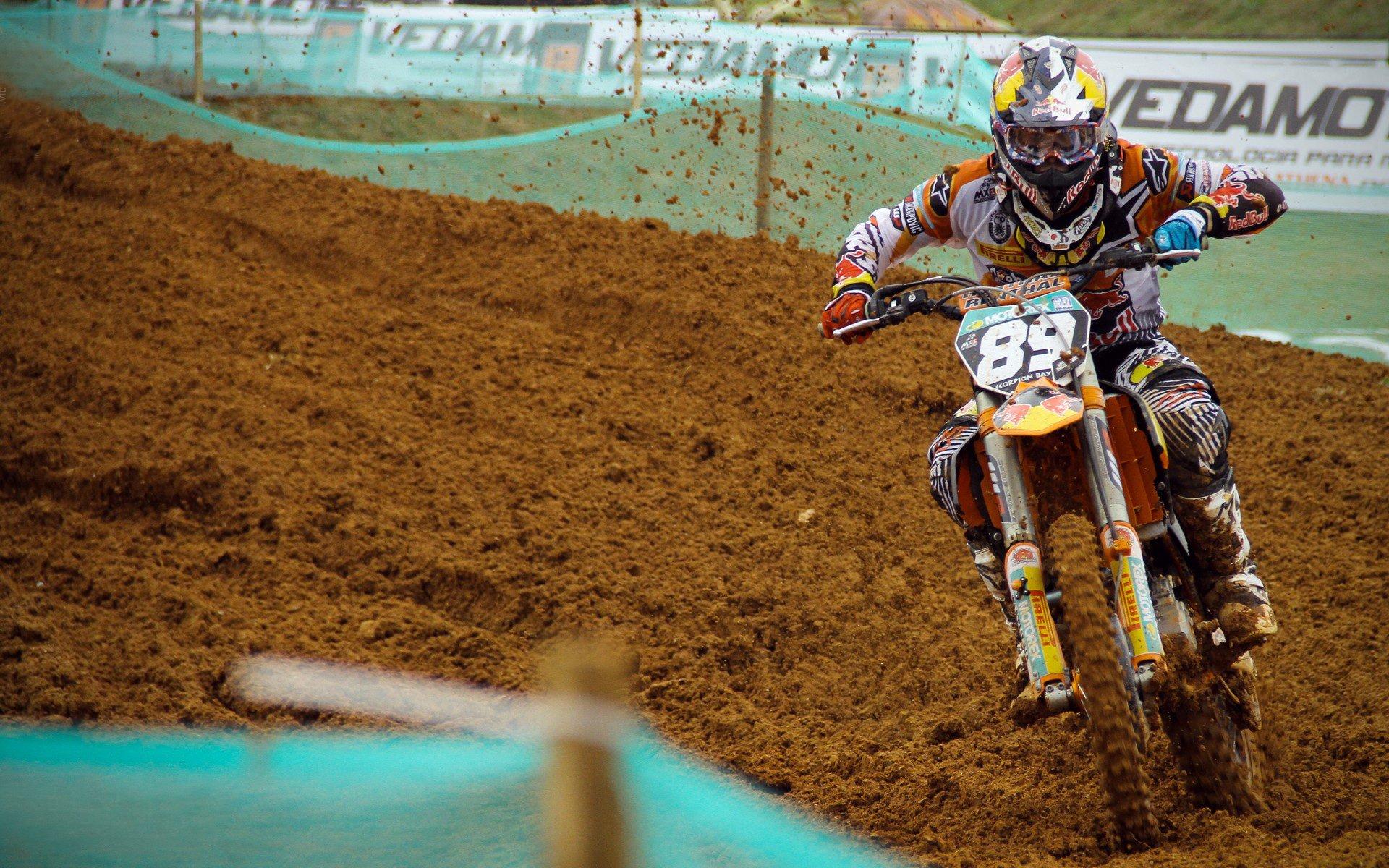 意媒曝米兰尤文争抢B席 巴萨或加入免签战局 今夏转会市场再起波澜